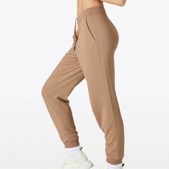 New Cuts Womens Relaxed Sweatpants in saddle size medium - Picture 4 of 12